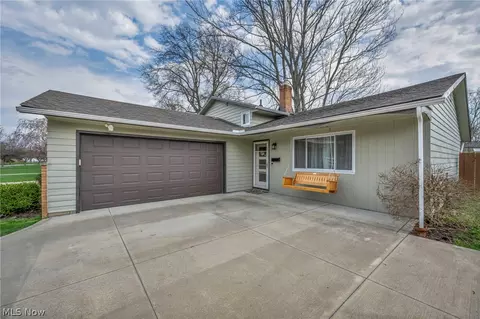 24281 Lebern Dr, North Olmsted, OH 44070