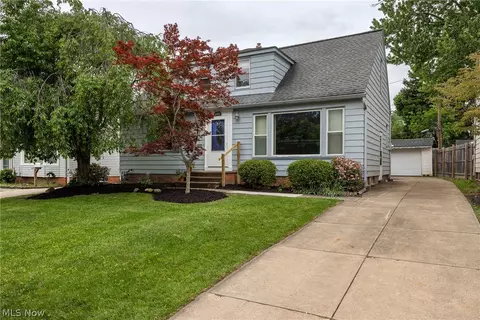 5042 N Barton Rd, Lyndhurst, OH 44124