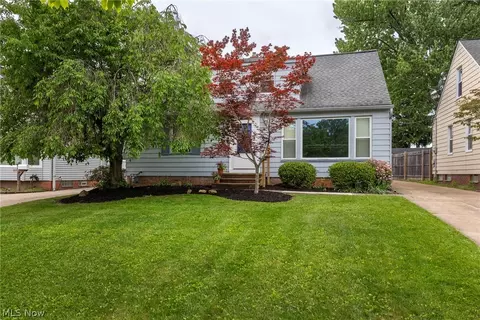 5042 N Barton Rd, Lyndhurst, OH 44124