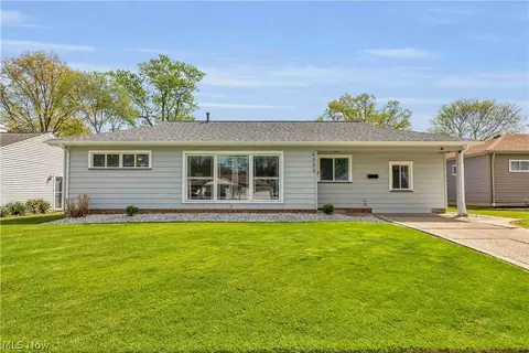 6355 Dellrose Dr, Parma Heights, OH 44130