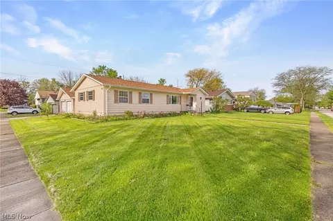 Exterior - 2456 Jackson St, Lorain, OH 44052 photo 3 of 3