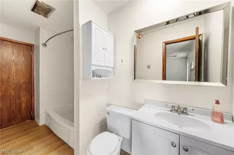 Bath - 2456 Jackson St, Lorain, OH 44052 photo 1 of 1