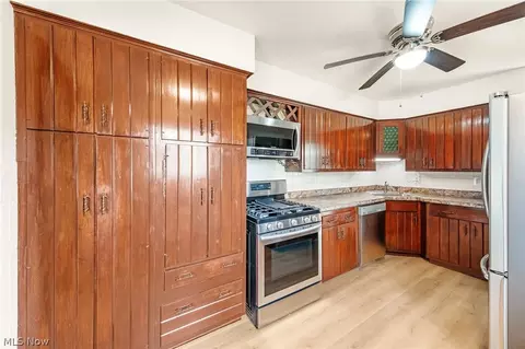 Kitchen - 2456 Jackson St, Lorain, OH 44052 photo 1 of 4