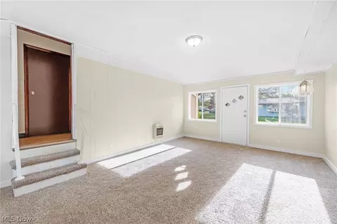 Living - 2456 Jackson St, Lorain, OH 44052 photo 4 of 5