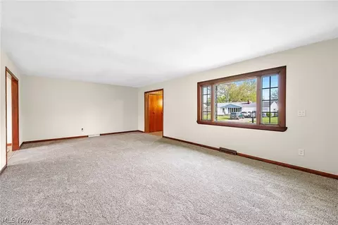 Living - 2456 Jackson St, Lorain, OH 44052 photo 3 of 5