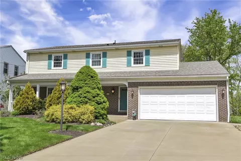 152 Woodridge Dr, Elyria, OH 44035