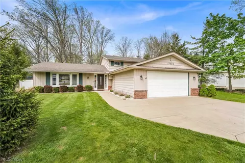 17024 Hunting Meadows Dr, Strongsville, OH 44136