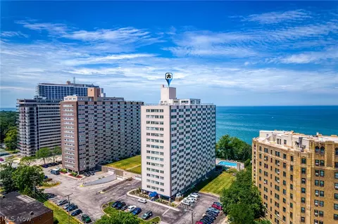12520 Edgewater Dr #1009, Lakewood, OH 44107
