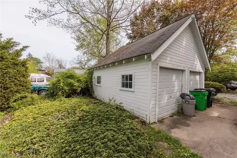 Exterior - 142 E Bridge St, Berea, OH 44017 photo 9 of 9