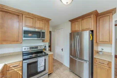 Kitchen - 142 E Bridge St, Berea, OH 44017 photo 5 of 7