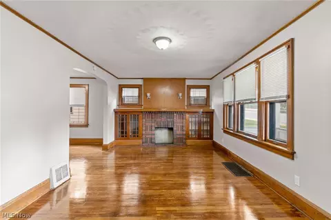 Living - 626 E Wilbeth Rd, Akron, OH 44306 photo 1 of 5