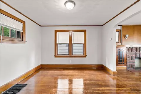 Living - 626 E Wilbeth Rd, Akron, OH 44306 photo 4 of 5