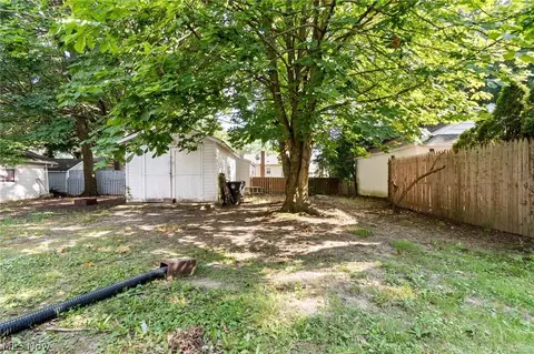 Exterior - 626 E Wilbeth Rd, Akron, OH 44306 photo 2 of 3
