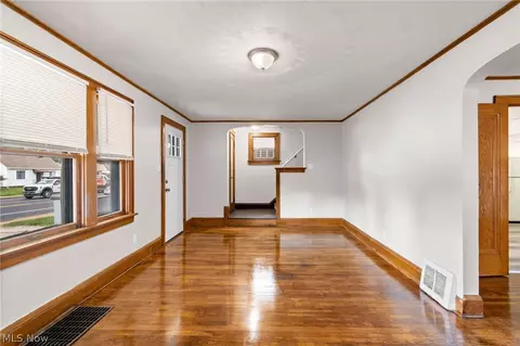 Living - 626 E Wilbeth Rd, Akron, OH 44306 photo 2 of 5