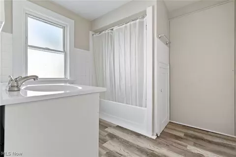 Bath - 626 E Wilbeth Rd, Akron, OH 44306 photo 1 of 1