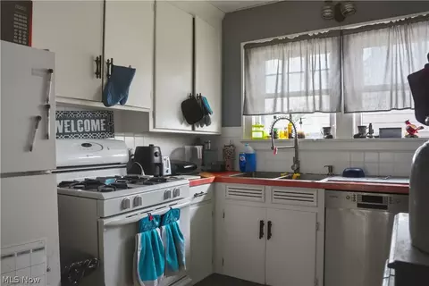 Kitchen - 83 Como St, Struthers, OH 44471 photo 1 of 3