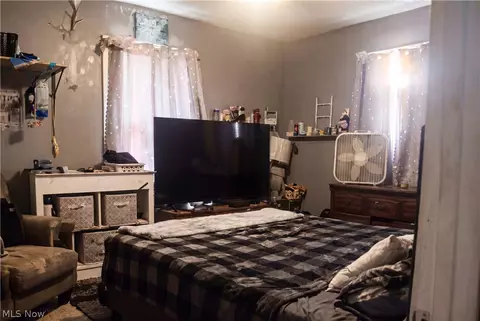 Bedroom - 83 Como St, Struthers, OH 44471 photo 1 of 3