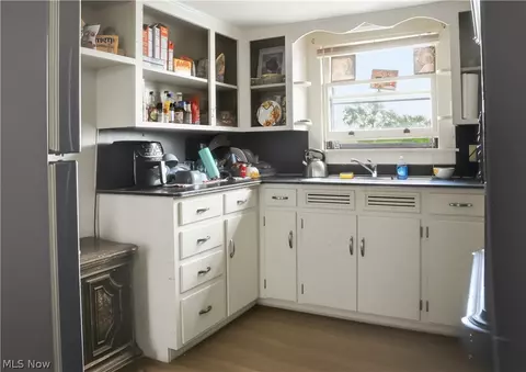 Kitchen - 83 Como St, Struthers, OH 44471 photo 3 of 3