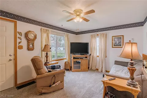 464 Jefferson Ave, Barberton, OH 44203