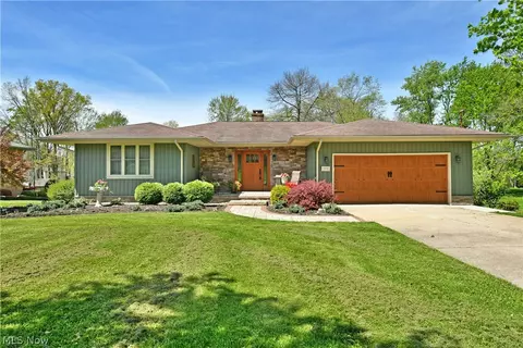3203 Morrow Dr, Cortland, OH 44410