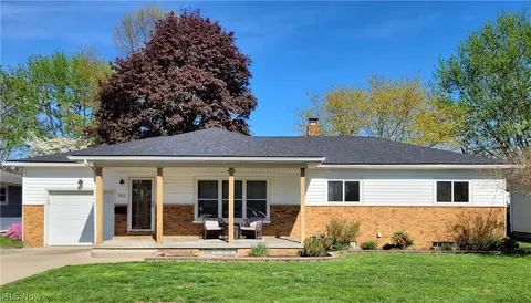 751 Woodstock Rd, Akron, OH 44312