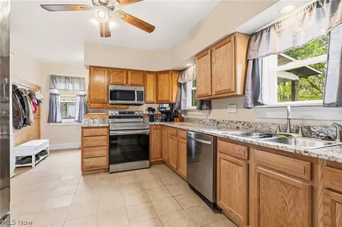 Kitchen - 340 Lowell St, Elyria, OH 44035 photo 2 of 3