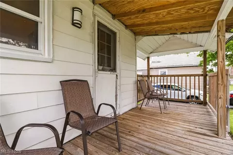 Exterior - 340 Lowell St, Elyria, OH 44035 photo 5 of 8