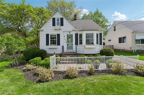 2837 Northview Rd, Rocky River, OH 44116