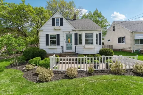 2837 Northview Rd, Rocky River, OH 44116