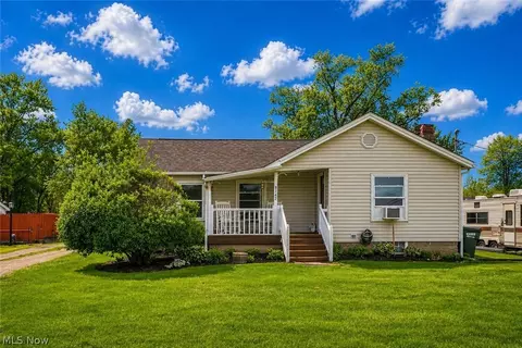 8242-8244 Navarre Rd SW, Massillon, OH 44646