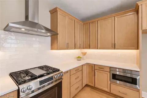 Kitchen - 7157 Concordia Dr, Independence, OH 44131 photo 4 of 5