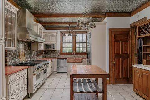 Kitchen - 1325 Bunker Hill Rd, Ashtabula, OH 44004 photo 2 of 4
