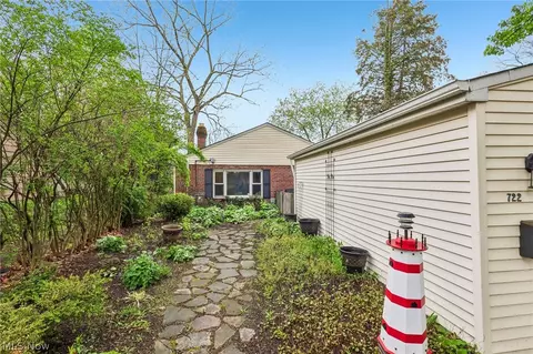722 Chestnut Blvd, Willoughby, OH 44094