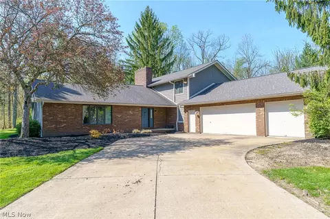 230 Salem Ct, Hinckley, OH 44233