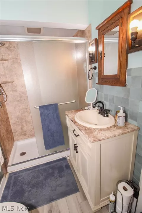 Bath - 4040 Broadway, Lorain, OH 44052 photo 2 of 4