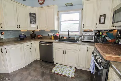 4040 Broadway, Lorain, OH 44052 photo 10