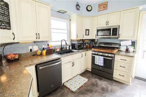 4040 Broadway, Lorain, OH 44052 photo 12