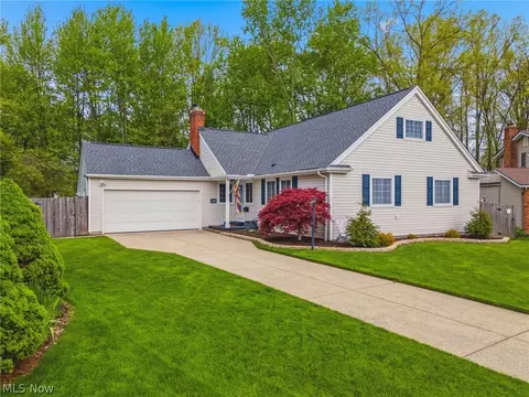 29575 Dorchester Dr, North Olmsted, OH 44070