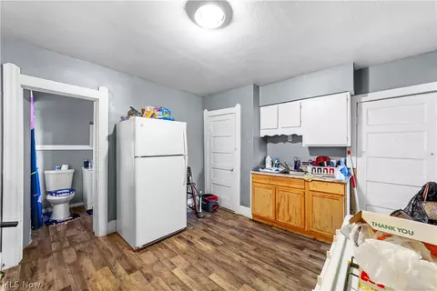 Entry Way - 122 Elbe St, Elyria, OH 44035 photo 2 of 4