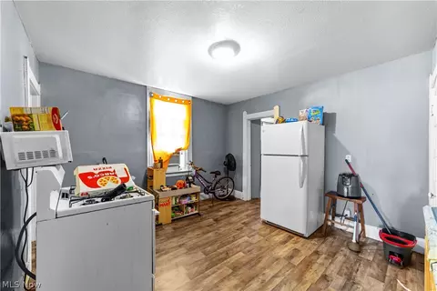 Entry Way - 122 Elbe St, Elyria, OH 44035 photo 1 of 4