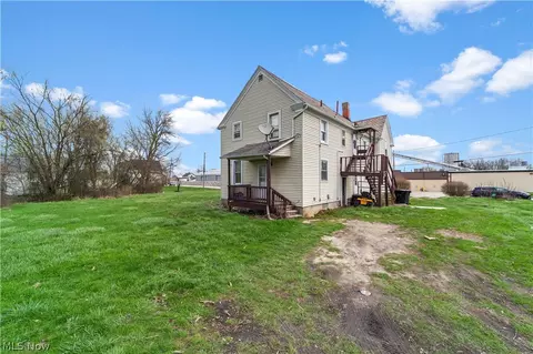 Exterior - 122 Elbe St, Elyria, OH 44035 photo 2 of 2