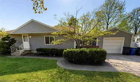 1015 Westshore Dr, Ashtabula, OH 44004