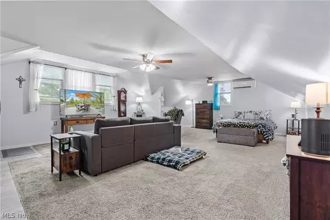 Bedroom - 2136 E Sprague Rd, Broadview Heights, OH 44147 photo 6 of 7