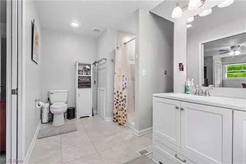 Bath - 2136 E Sprague Rd, Broadview Heights, OH 44147 photo 2 of 7