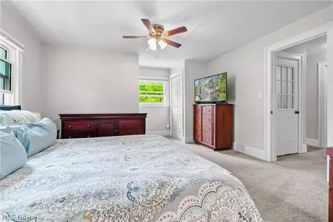 Bedroom - 2136 E Sprague Rd, Broadview Heights, OH 44147 photo 2 of 7
