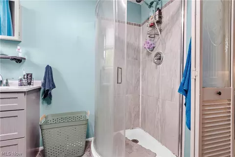 Bath - 2136 E Sprague Rd, Broadview Heights, OH 44147 photo 7 of 7