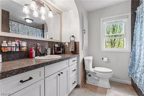 Bath - 2136 E Sprague Rd, Broadview Heights, OH 44147 photo 4 of 7