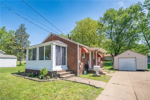 462 Fenton Ave NE, Canton, OH 44704