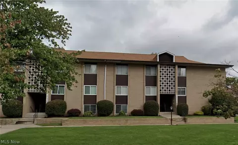 10408 N Church Dr #420, Parma Heights, OH 44130