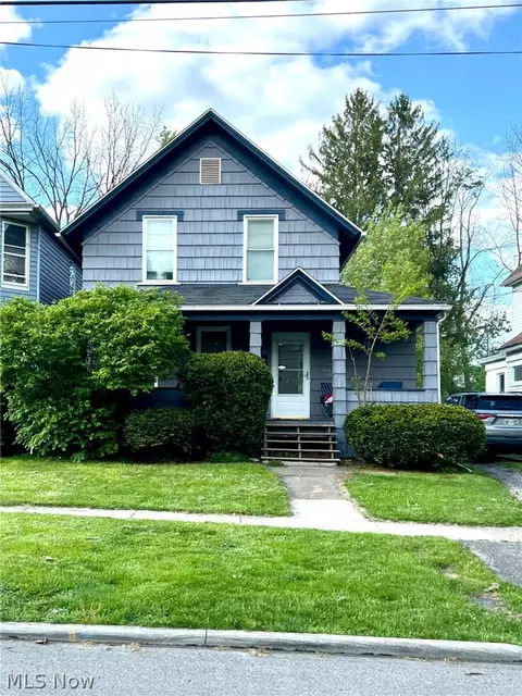231 Howe St, Elyria, OH 44035